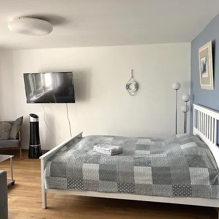 Beach Studio Apartment *